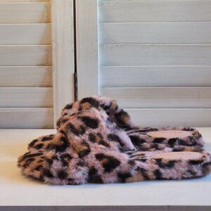 $39 NWT (9) Nine West Dark Pink Leopard Slippers